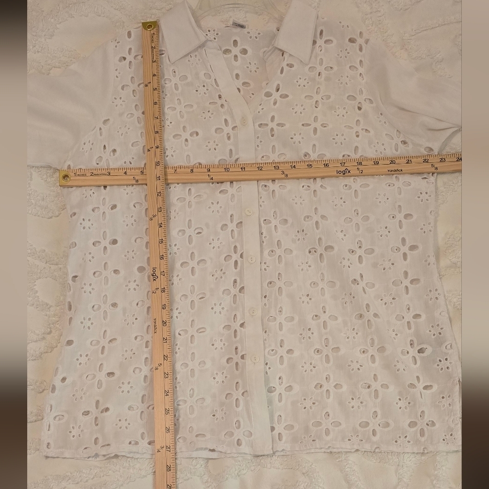 August Silk Woman's CottonWhite Floral Eyelet Button-Down Shirt, Size 1X (1205) - Picture 5 of 5